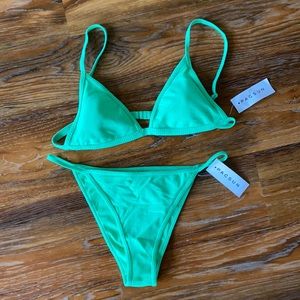 NEVER WORN: Neon Green Pacsun bikin